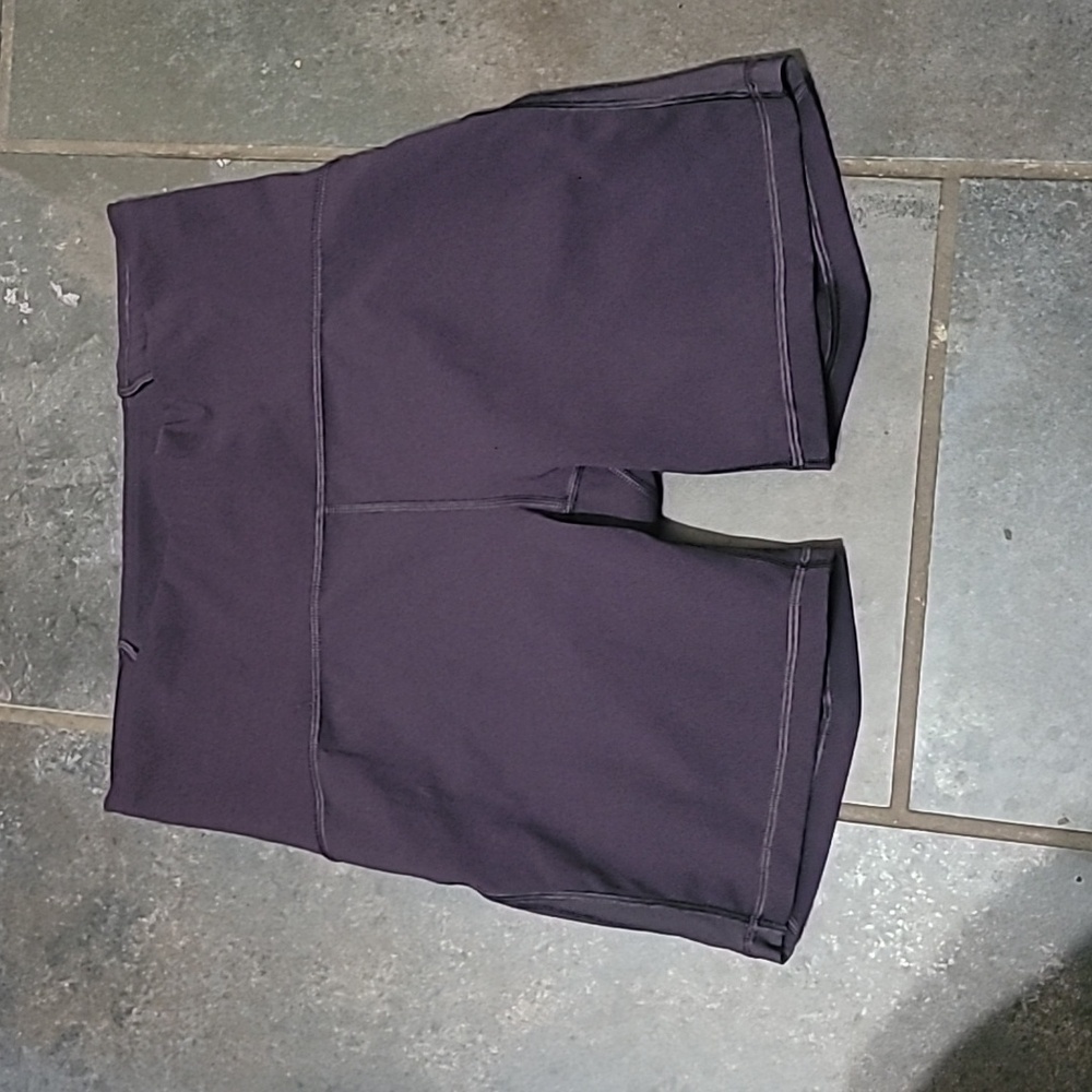 Lululemon Train Times Biker Shorts (6") Size 8 - Picture 5 of 10